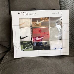 Nike boy’s Cushioned Crew Socks 9-Pack - Multicolor